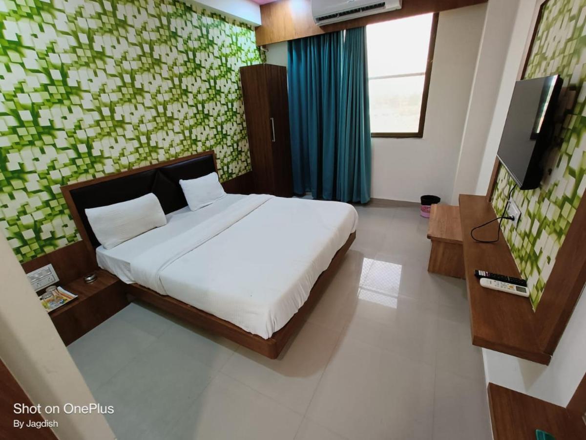 Hotel Asopalav Гандинагар Экстерьер фото